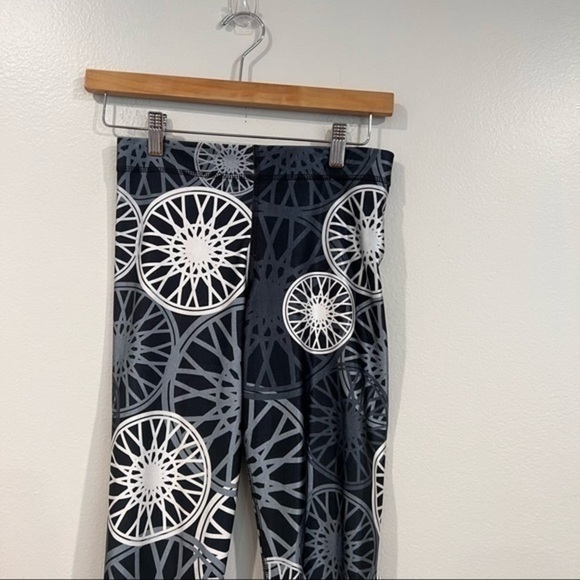 SoulCycle x Terez Wheel Crop Leggings Size Small - Picture 3 of 4